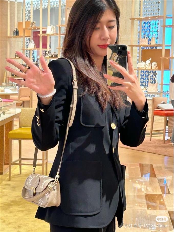 2025224M8330021215406