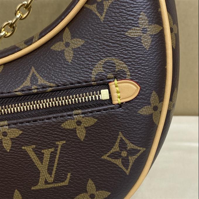 2025224M81098222921563