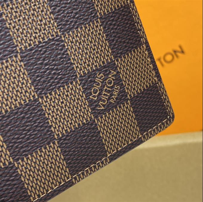 2025224M640021041975