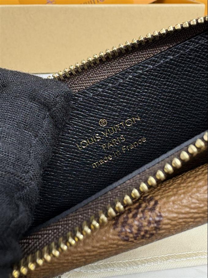 2025224M81303104111877