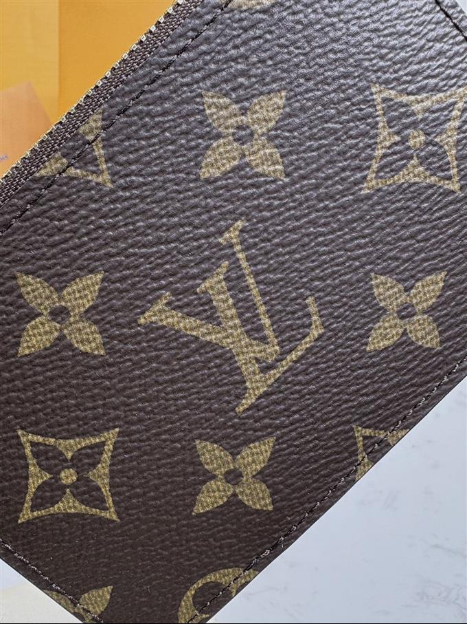 2025224M81880104112115