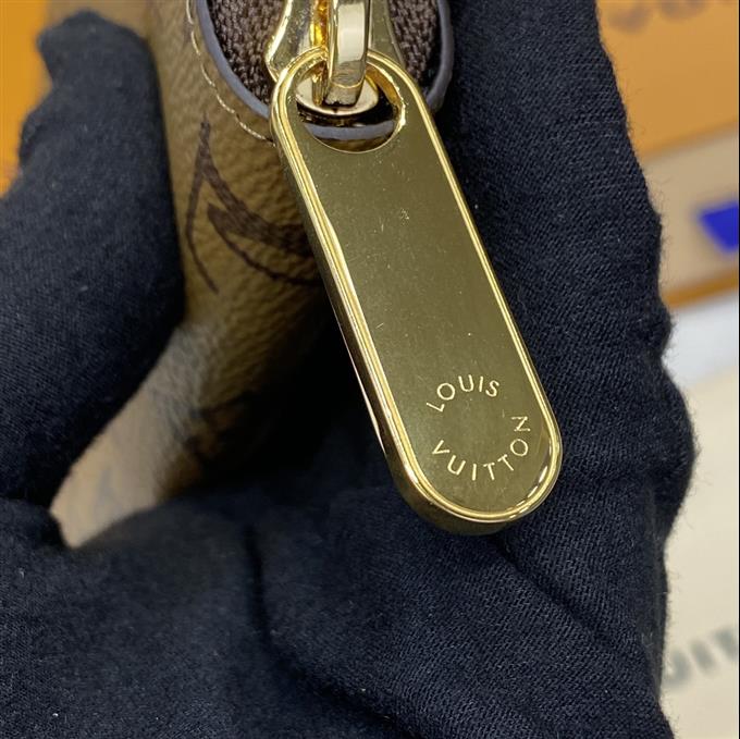 2025224M82444104122300