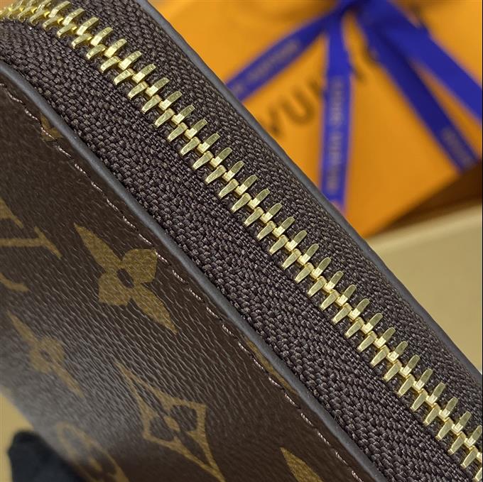 2025224N41662104122883