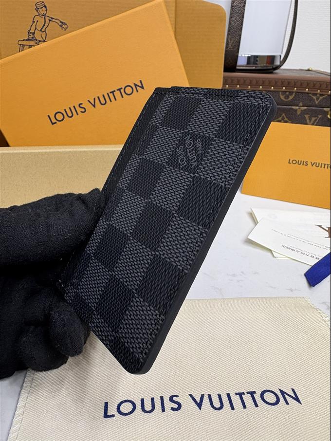 2025224N61722104127332