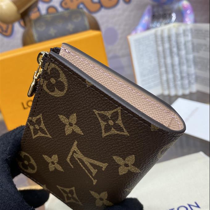 2025224M83476105248152