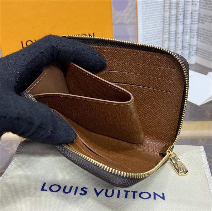 2025224M83476105248483