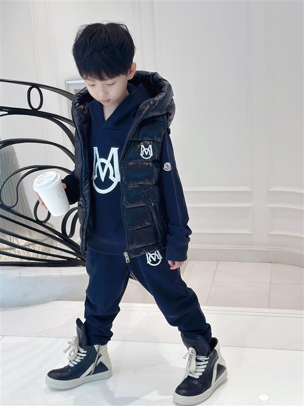 2024322133442562300330