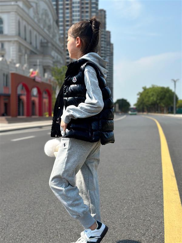 2024322133445588270300